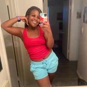 Meet your Posher, Kenisha